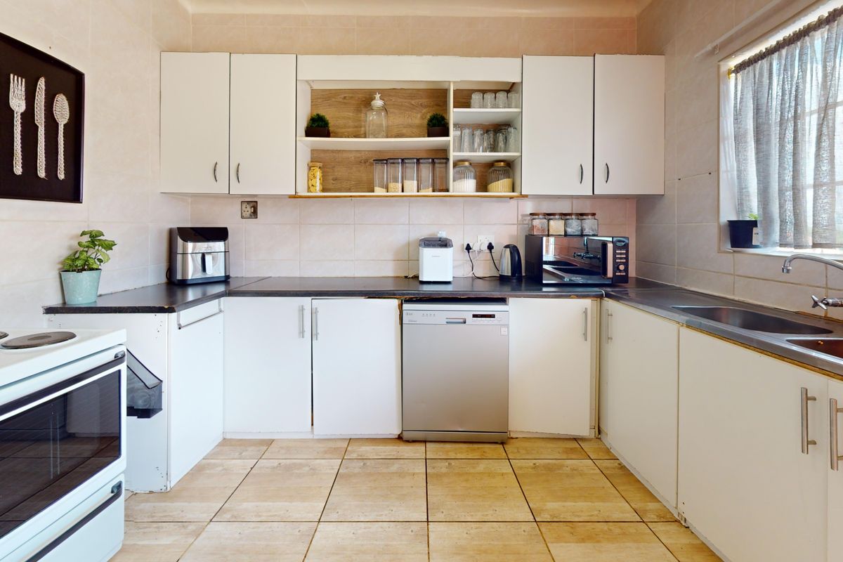 Starting to bid from R999,000! Non-Distressed Live Luxury Auction! - Photo 3
