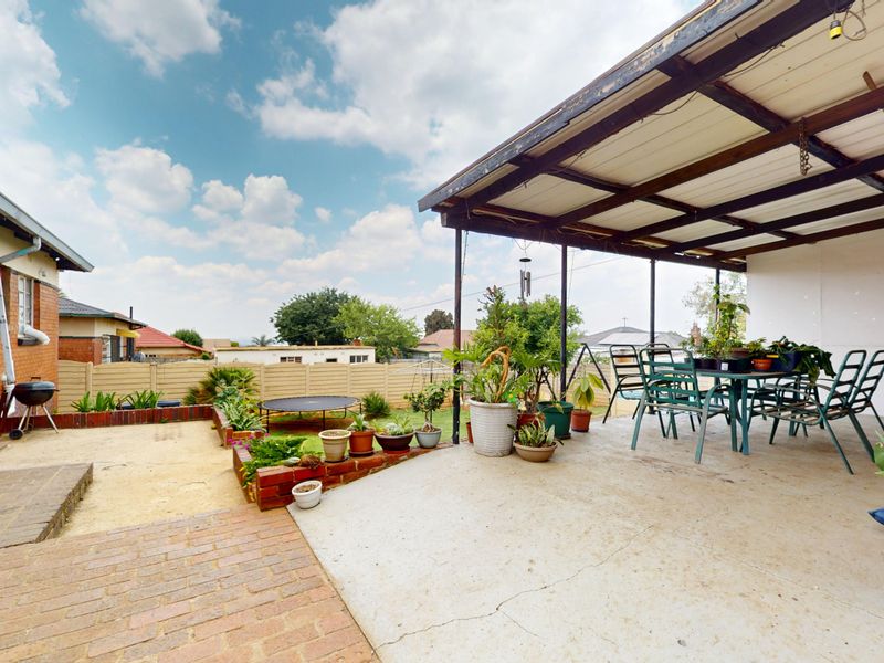 Starting to bid from R999,000! Non-Distressed Live Luxury Auction! - Photo 1