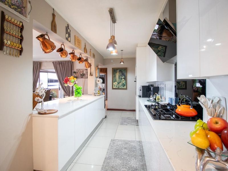 4 Bedroom House for Sale in Reading Country Estate , New Redruth - Photo 10