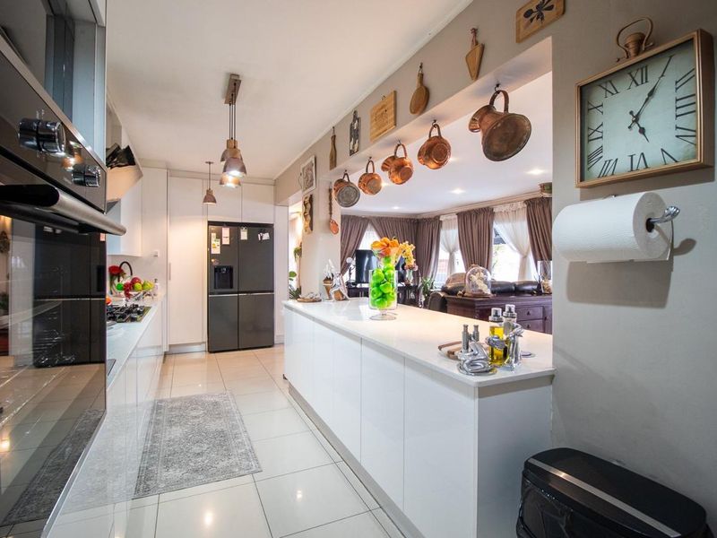 4 Bedroom House for Sale in Reading Country Estate , New Redruth - Photo 9