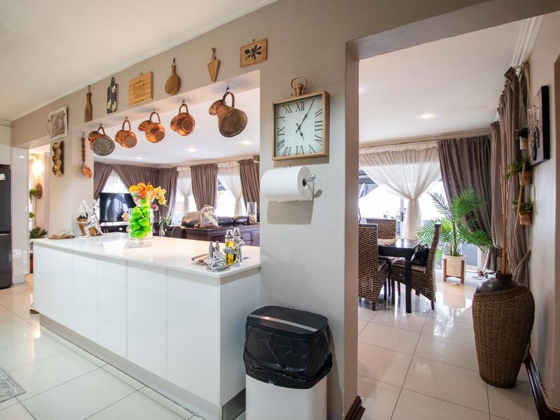 4 Bedroom House for Sale in Reading Country Estate , New Redruth - Photo 8