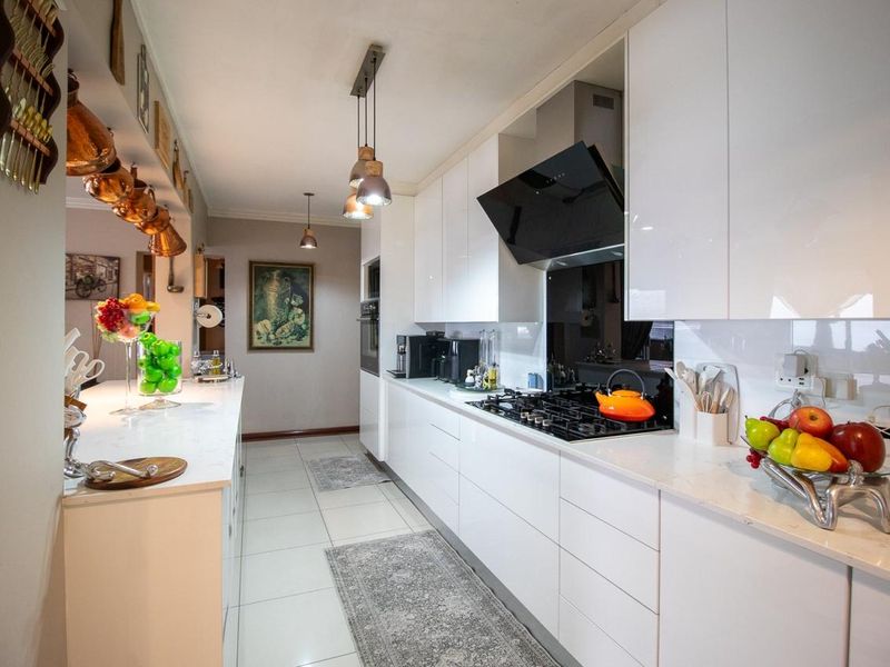 4 Bedroom House for Sale in Reading Country Estate , New Redruth - Photo 7