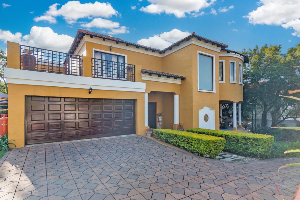 Rare Villa Style Home in the Heart of Ruimsig Country Estate - Photo 4