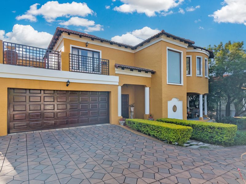 Rare Villa Style Home in the Heart of Ruimsig Country Estate - Photo 4