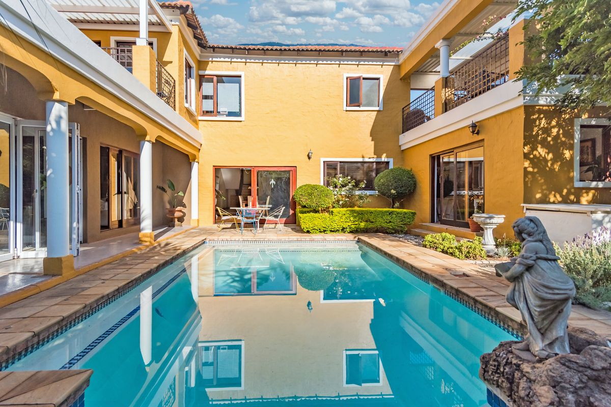 Rare Villa Style Home in the Heart of Ruimsig Country Estate - Photo 5