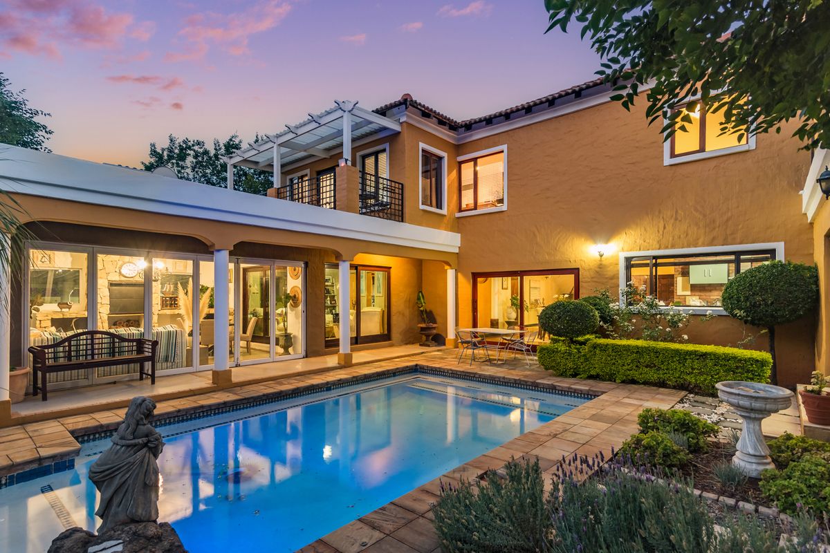 Rare Villa Style Home in the Heart of Ruimsig Country Estate - Photo 3