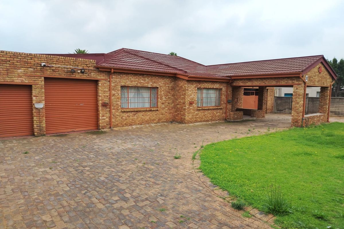 Exceptional, Charming family home with Flat and Pool in sort after Selection Park. - Photo 5