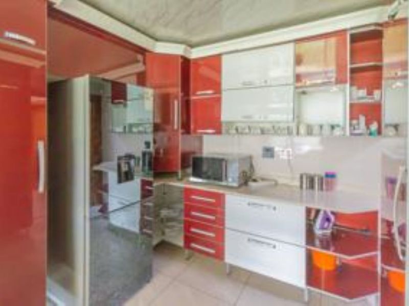 Exceptional, Charming family home with Flat and Pool in sort after Selection Park. - Photo 1