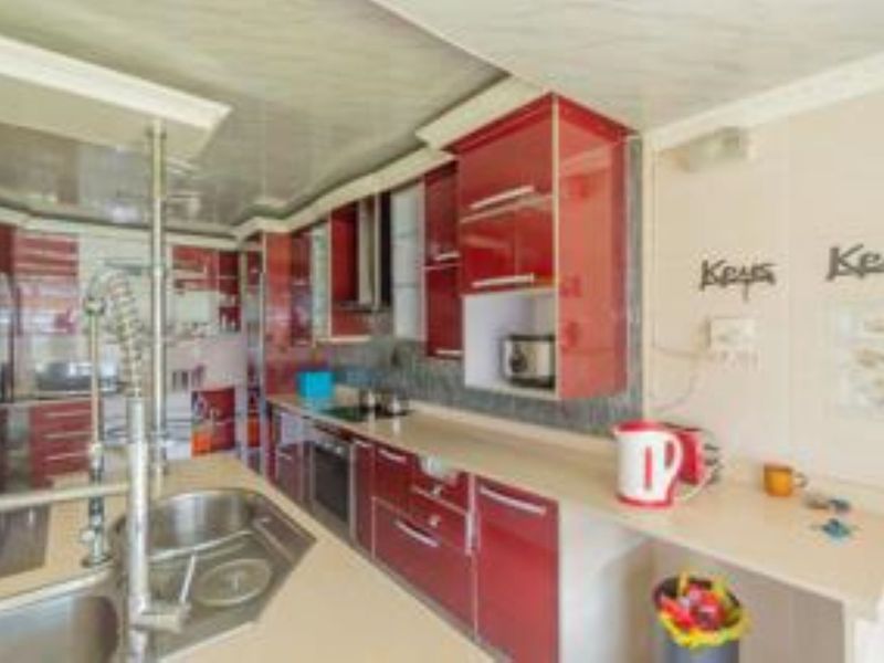 Exceptional, Charming family home with Flat and Pool in sort after Selection Park. - Photo 3