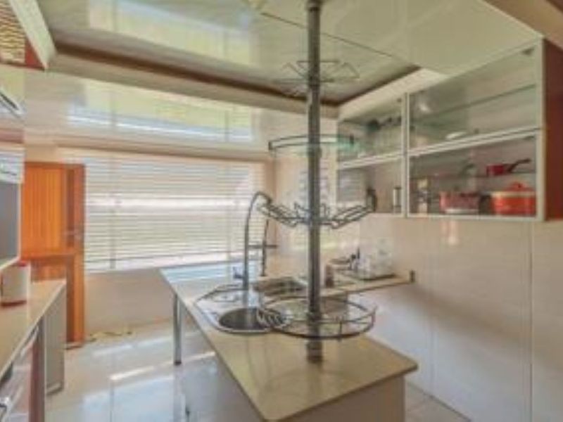 Exceptional, Charming family home with Flat and Pool in sort after Selection Park. - Photo 7
