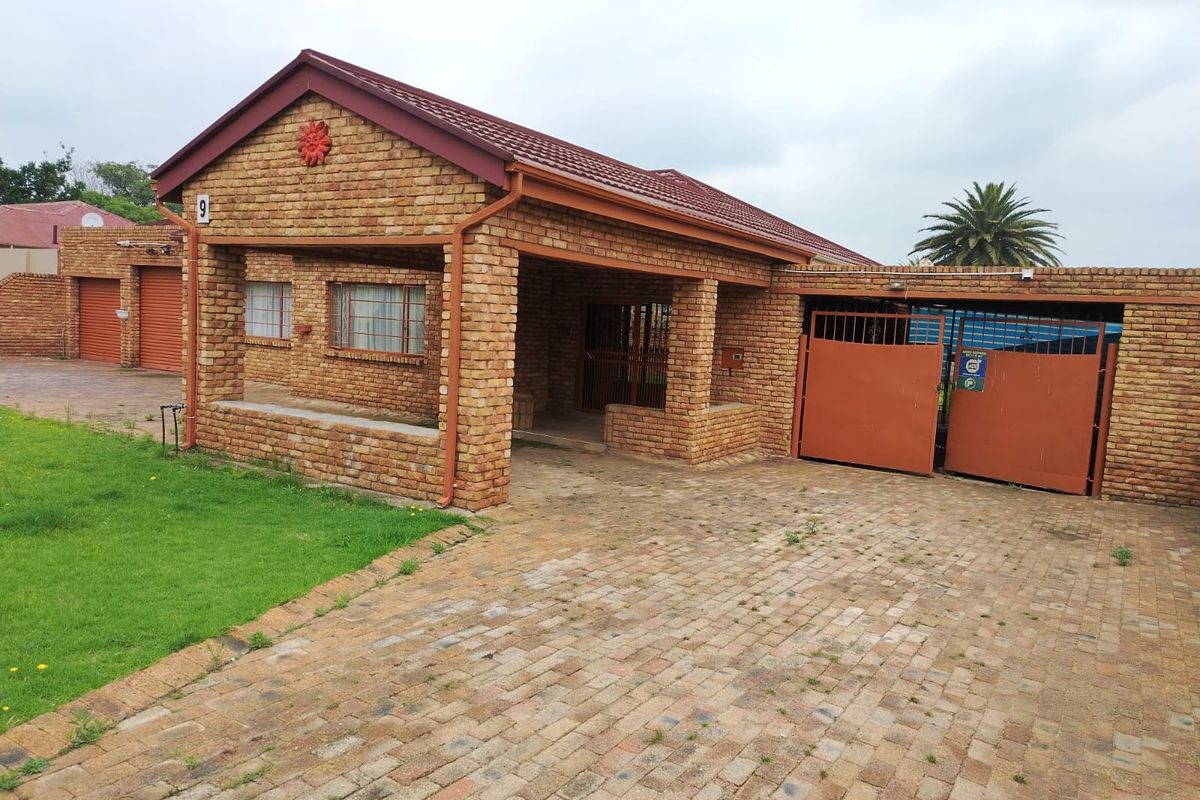Exceptional, Charming family home with Flat and Pool in sort after Selection Park. - Photo 4