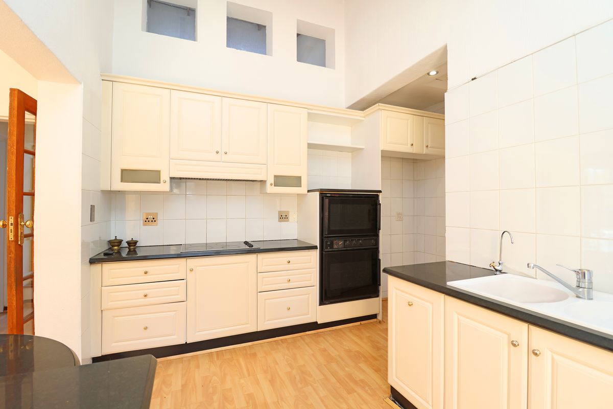 Potential, privacy and prime position!! - Photo 3