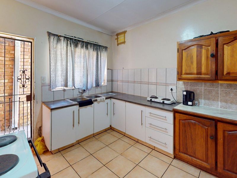 Incredible investment property - Photo 3