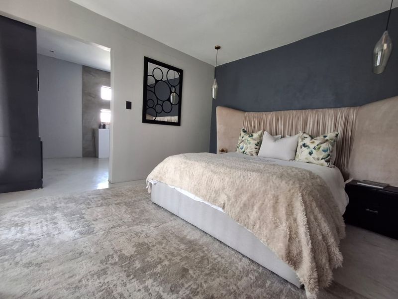 Elegant Double-Storey Home for Sale in Thornbrook Golf Estate, Theresapark - Photo 10