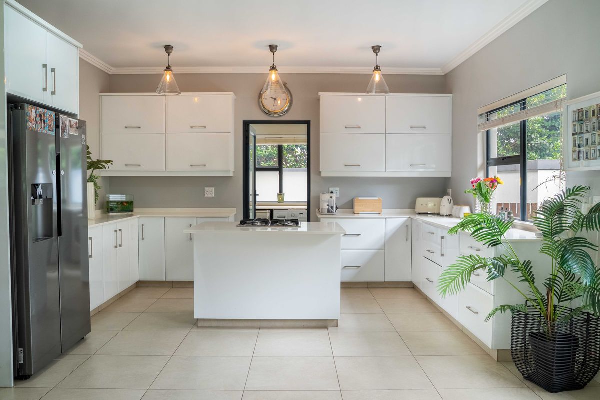Easy Simplex Living in Cotswold Downs with large garden - Photo 4