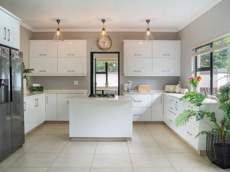 Easy Simplex Living in Cotswold Downs with large garden - Photo 4