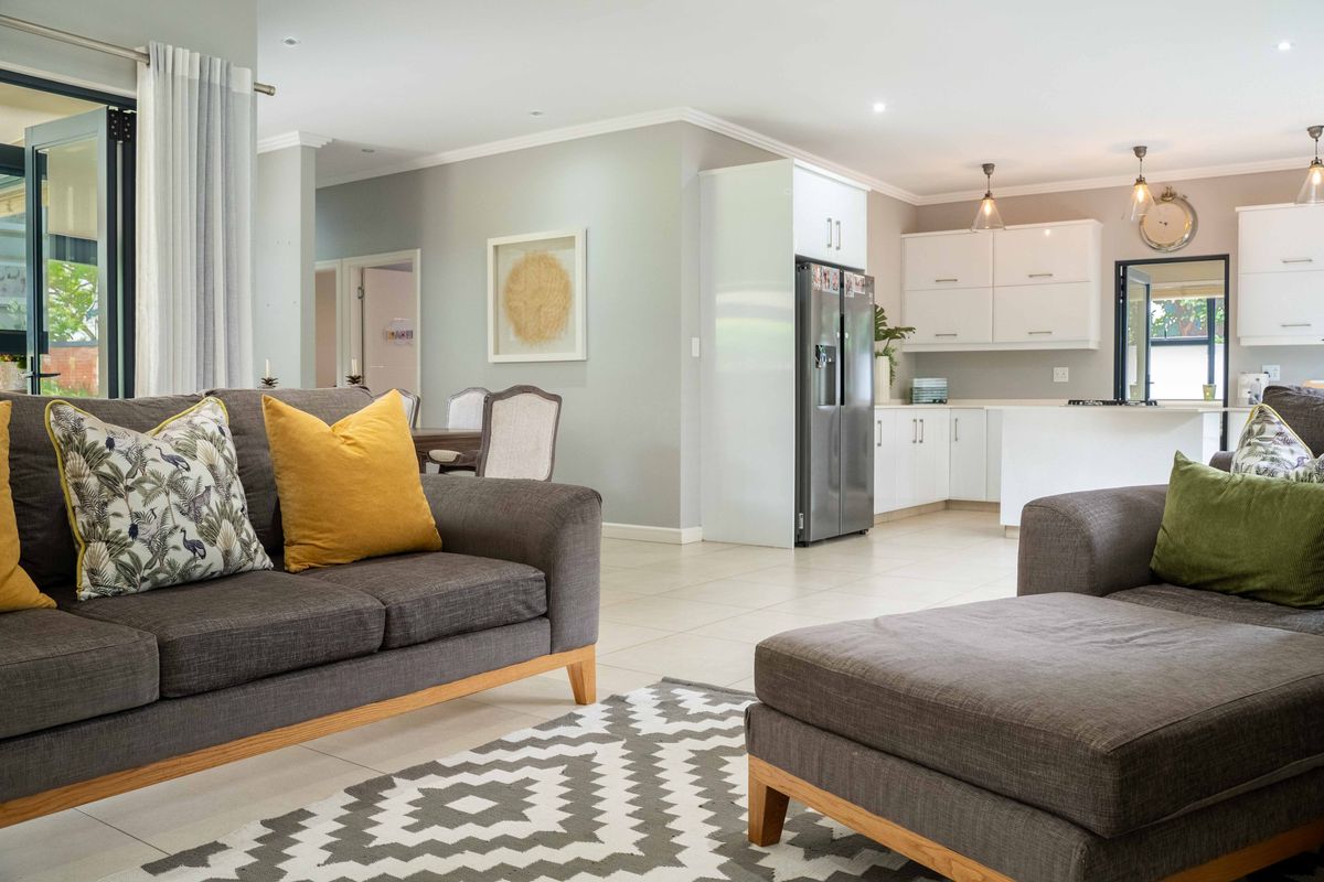 Easy Simplex Living in Cotswold Downs with large garden - Photo 5