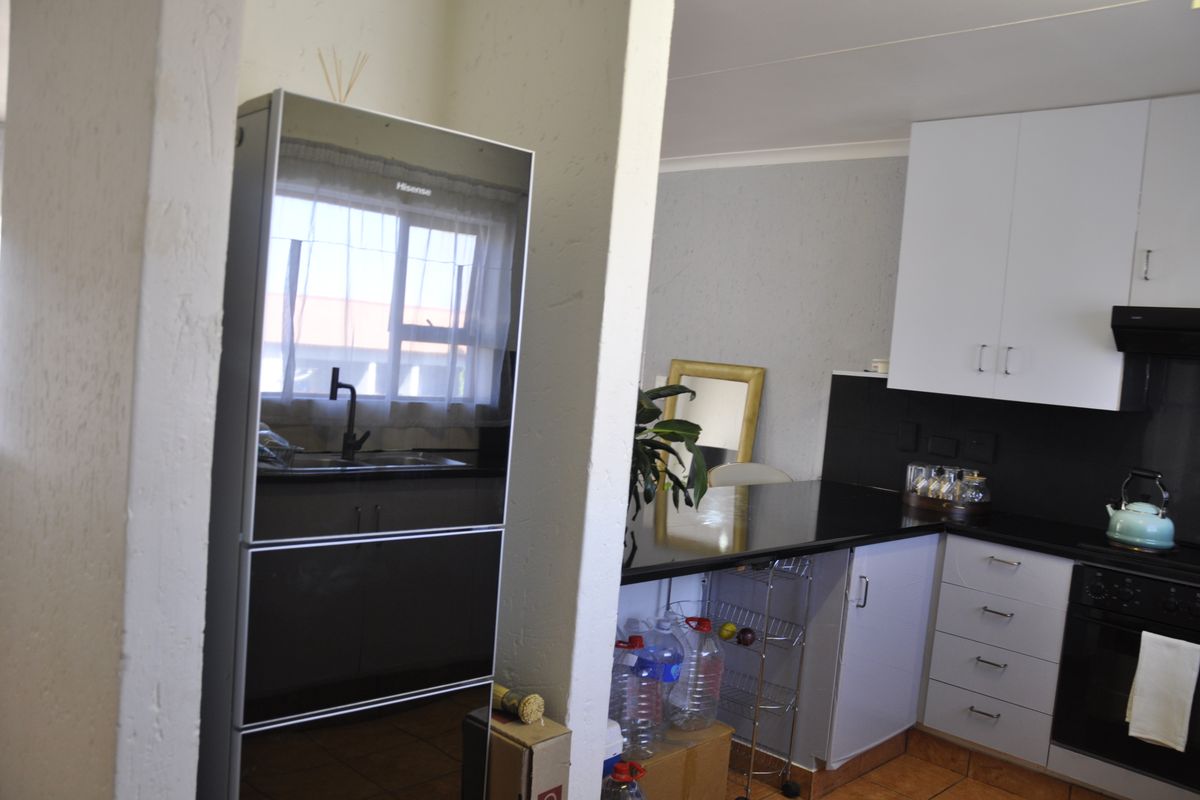 Attractive First Floor Apartment in Hilton Heights  Complex - Photo 4
