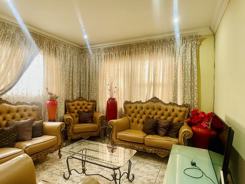 Neat Family Home in Tsakane Ext 5 - Photo 8