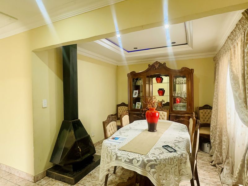 Neat Family Home in Tsakane Ext 5 - Photo 6