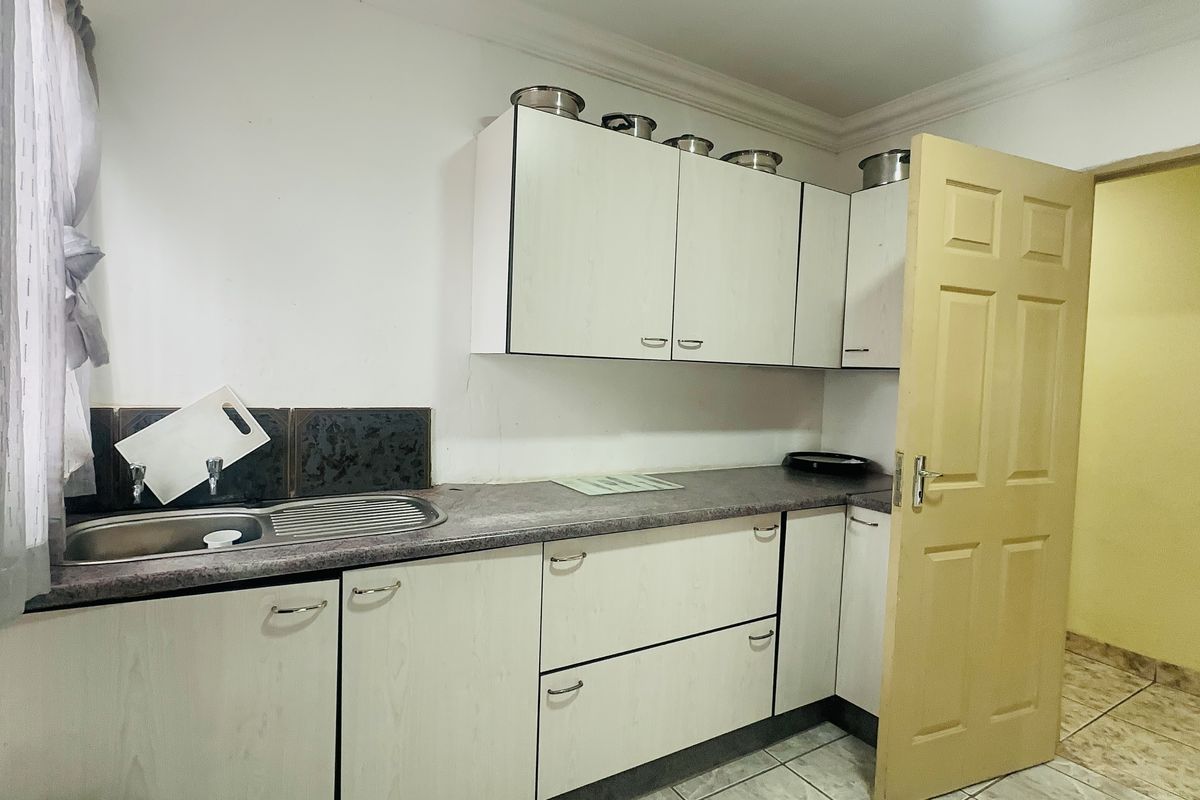 Neat Family Home in Tsakane Ext 5 - Photo 4