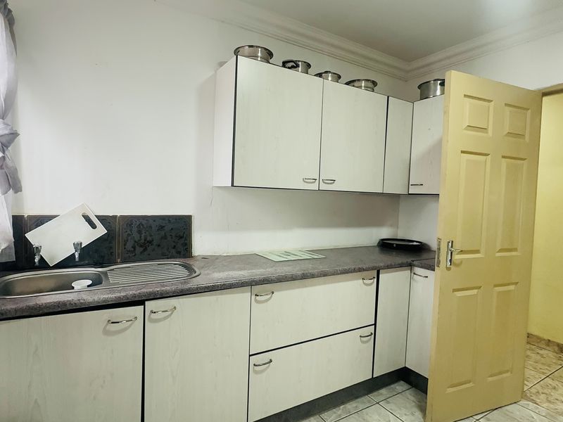 Neat Family Home in Tsakane Ext 5 - Photo 4