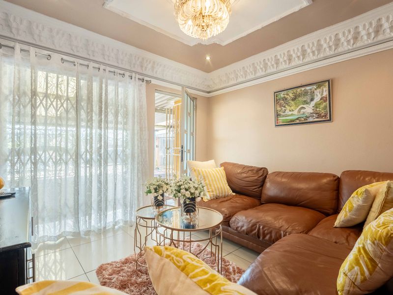 Neat 2-Bedroom Home with 2-Bedroom Outside Rooms in uMlazi AA Section - Photo 3