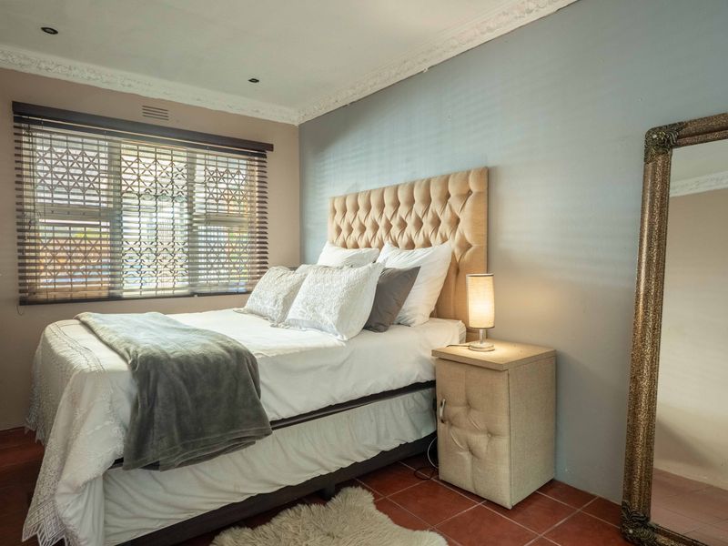 Neat 2-Bedroom Home with 2-Bedroom Outside Rooms in uMlazi AA Section - Photo 10