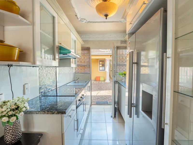 Neat 2-Bedroom Home with 2-Bedroom Outside Rooms in uMlazi AA Section - Photo 7