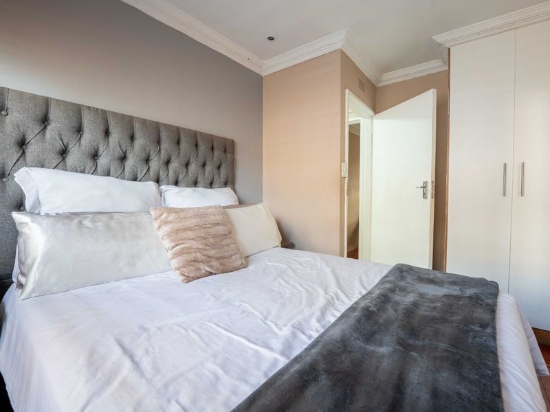 Neat 2-Bedroom Home with 2-Bedroom Outside Rooms in uMlazi AA Section - Photo 9