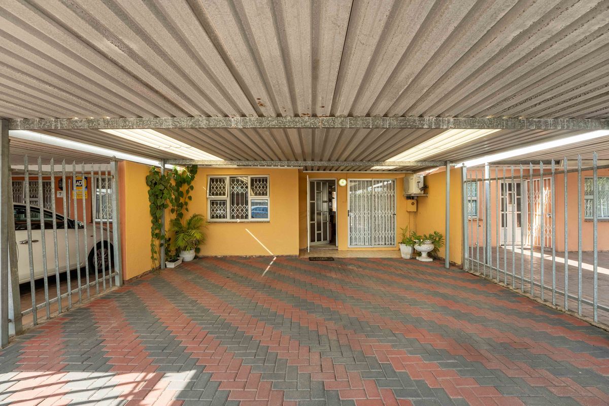Neat 2-Bedroom Home with 2-Bedroom Outside Rooms in uMlazi AA Section - Photo 2