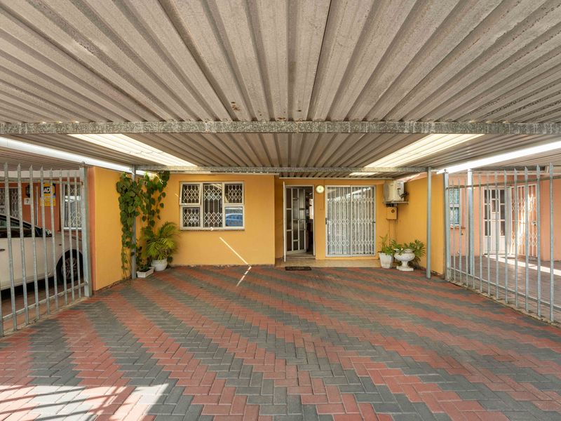 Neat 2-Bedroom Home with 2-Bedroom Outside Rooms in uMlazi AA Section - Photo 2