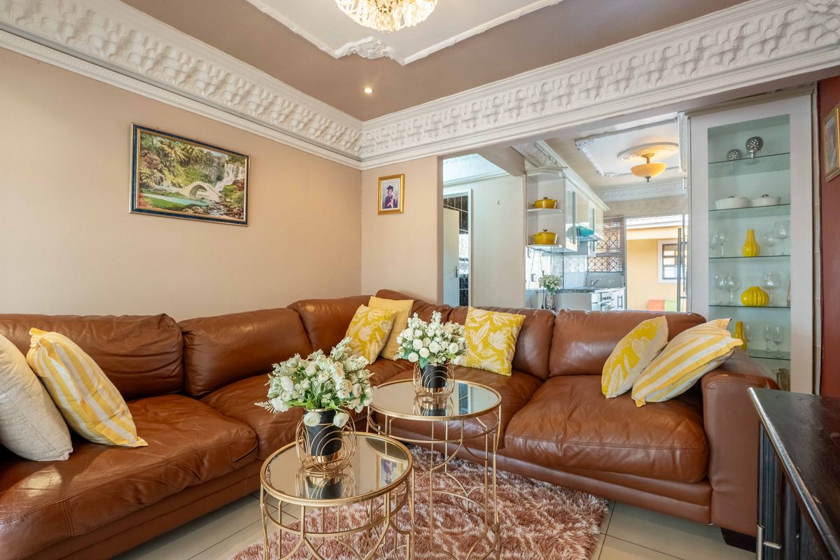 Neat 2-Bedroom Home with 2-Bedroom Outside Rooms in uMlazi AA Section - Photo 4