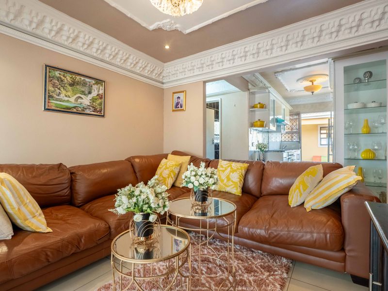 Neat 2-Bedroom Home with 2-Bedroom Outside Rooms in uMlazi AA Section - Photo 4