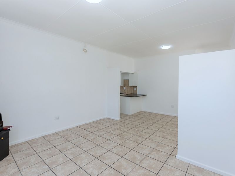 A Comfortable, Easy-Living Home for the Next Chapter - Photo 5