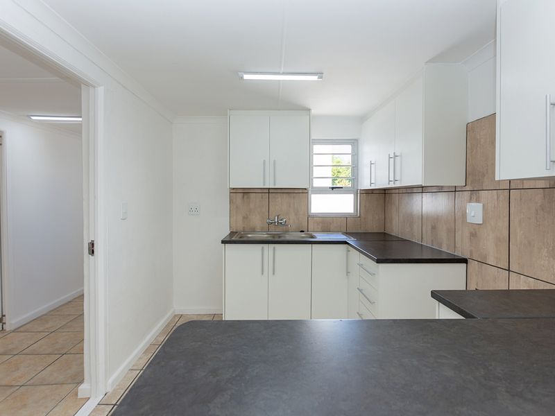 A Comfortable, Easy-Living Home for the Next Chapter - Photo 7