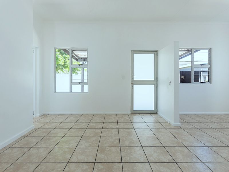 A Comfortable, Easy-Living Home for the Next Chapter - Photo 3