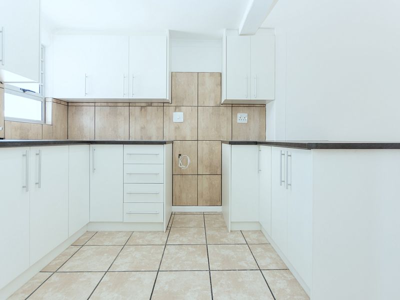 A Comfortable, Easy-Living Home for the Next Chapter - Photo 8