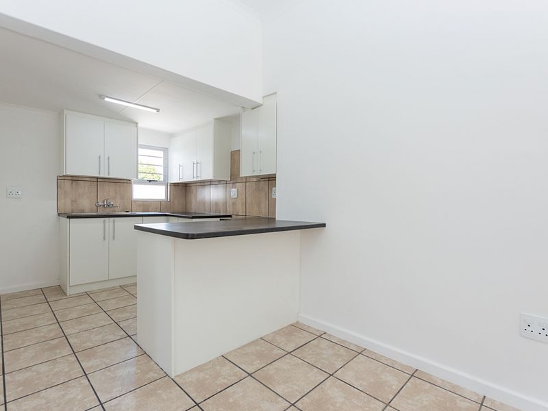 A Comfortable, Easy-Living Home for the Next Chapter - Photo 6