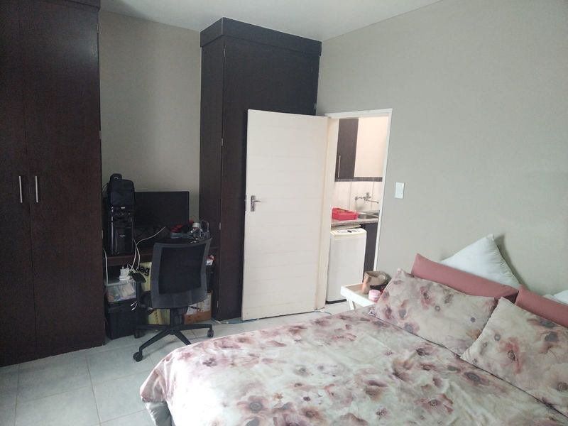 Modern 1-Bedroom Renovated Unit in Secure Terrenova Complex, Secunda - Photo 6