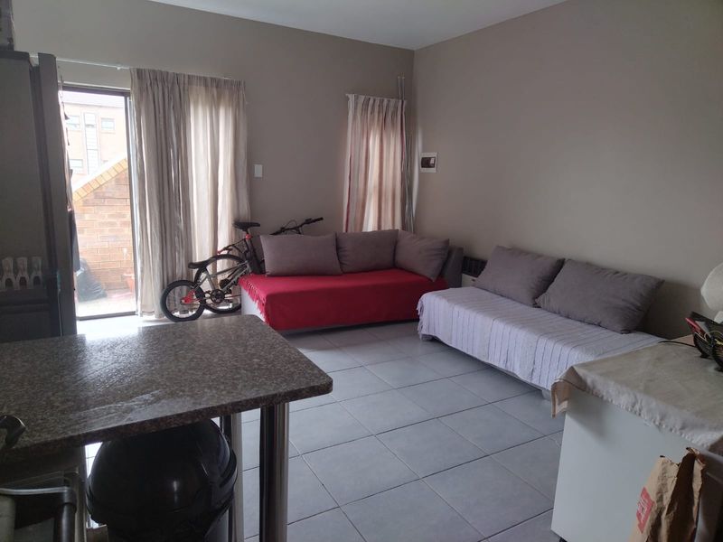 Modern 1-Bedroom Renovated Unit in Secure Terrenova Complex, Secunda - Photo 10