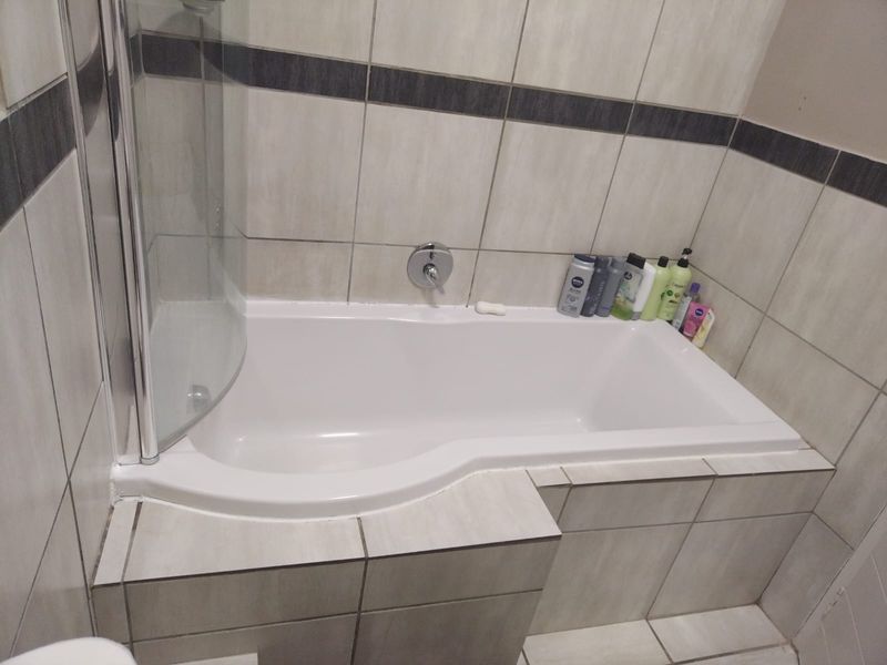 Modern 1-Bedroom Renovated Unit in Secure Terrenova Complex, Secunda - Photo 8