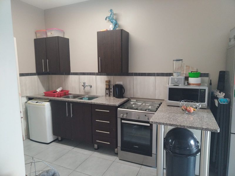 Modern 1-Bedroom Renovated Unit in Secure Terrenova Complex, Secunda - Photo 3
