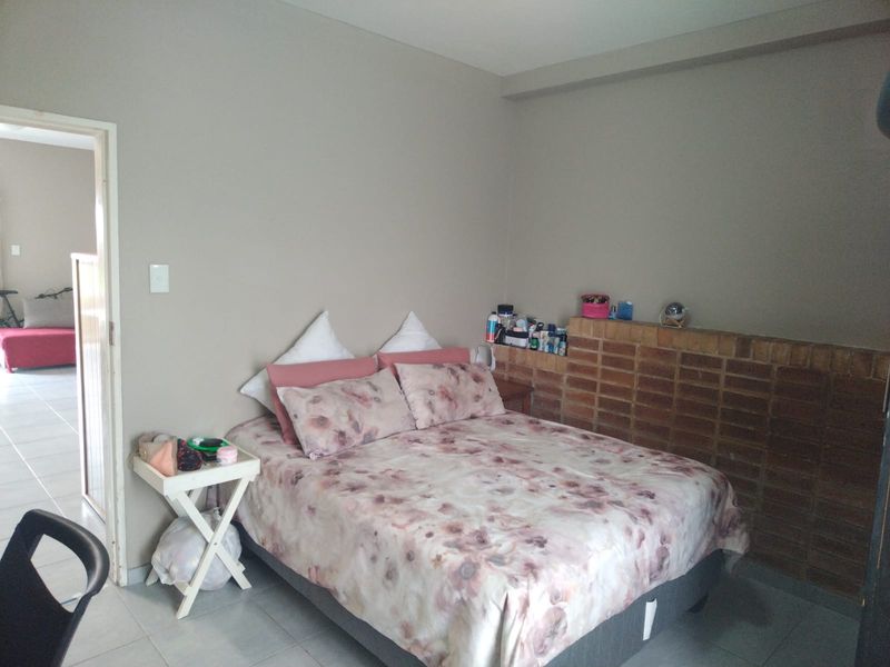 Modern 1-Bedroom Renovated Unit in Secure Terrenova Complex, Secunda - Photo 5