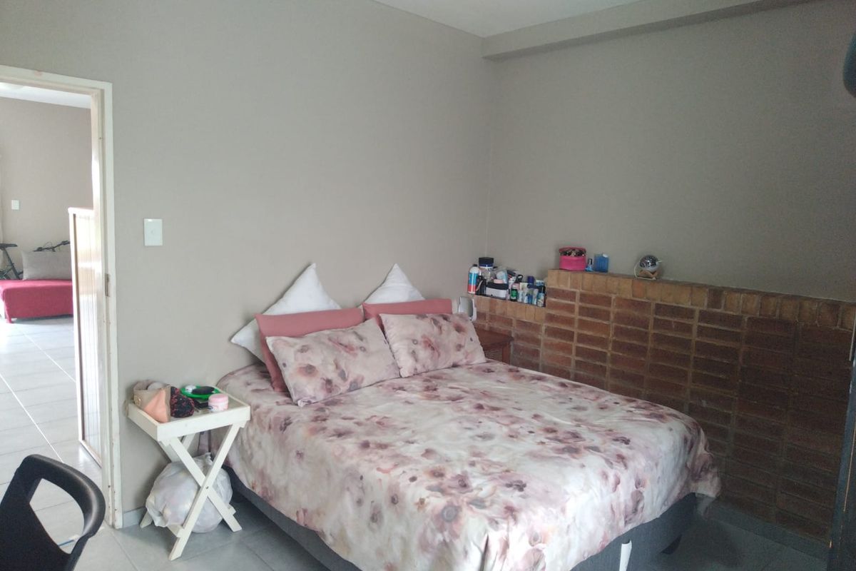 Modern 1-Bedroom Renovated Unit in Secure Terrenova Complex, Secunda - Photo 5