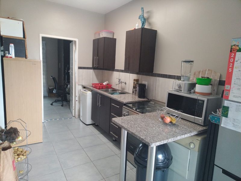 Modern 1-Bedroom Renovated Unit in Secure Terrenova Complex, Secunda - Photo 4