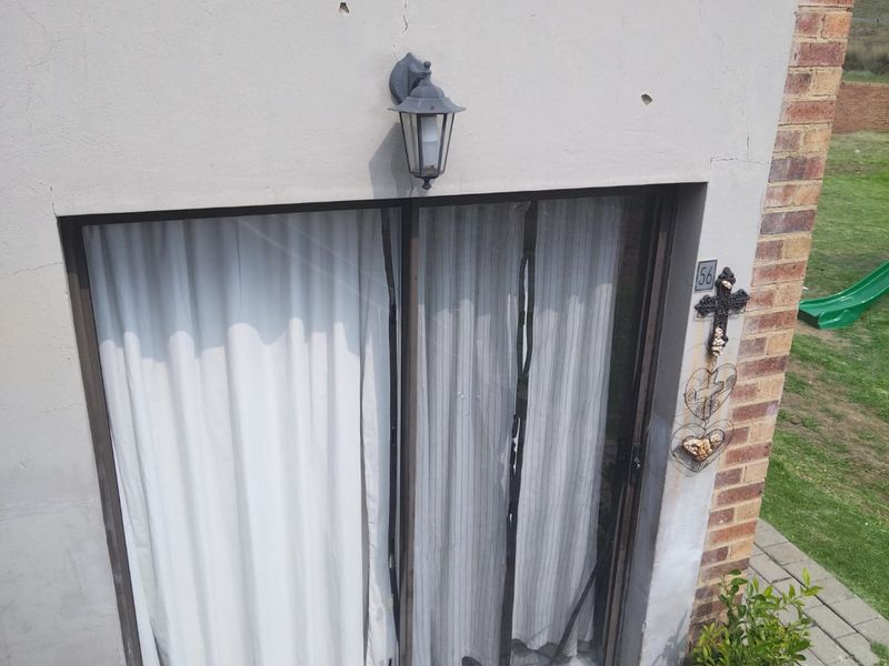 Modern 1-Bedroom Renovated Unit in Secure Terrenova Complex, Secunda - Photo 2