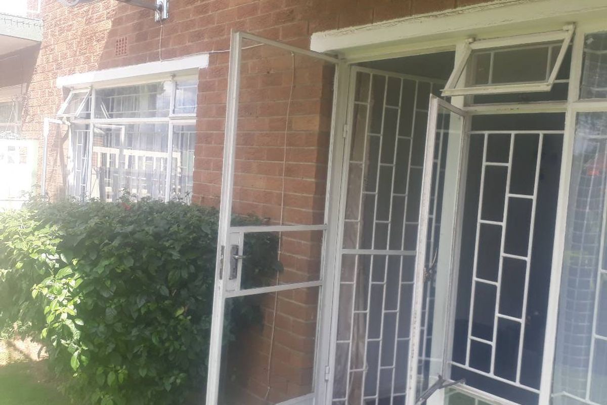 Exceptional Ground-Floor Unit within a Secure Enclosure and Steady Rental Income Opportunity - Photo 3