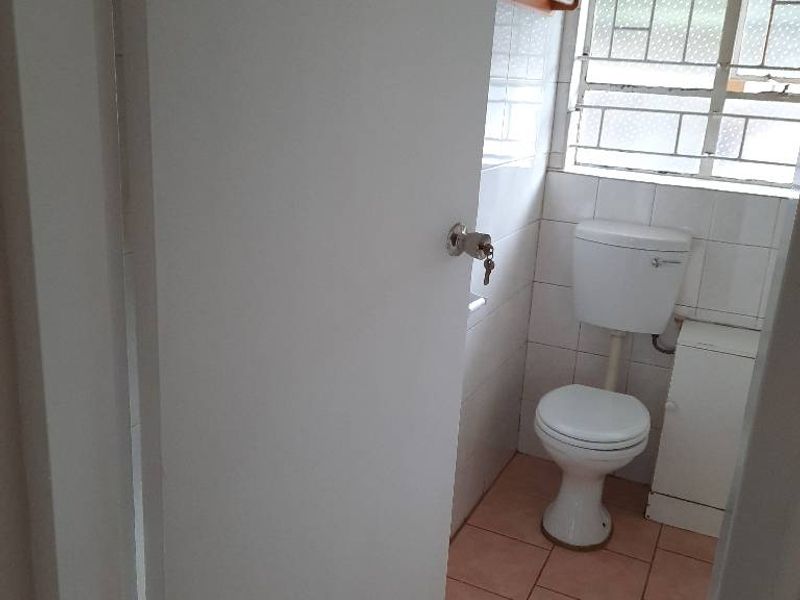 Exceptional Ground-Floor Unit within a Secure Enclosure and Steady Rental Income Opportunity - Photo 9