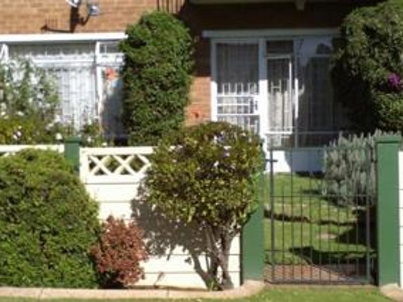 Exceptional Ground-Floor Unit within a Secure Enclosure and Steady Rental Income Opportunity - Photo 2
